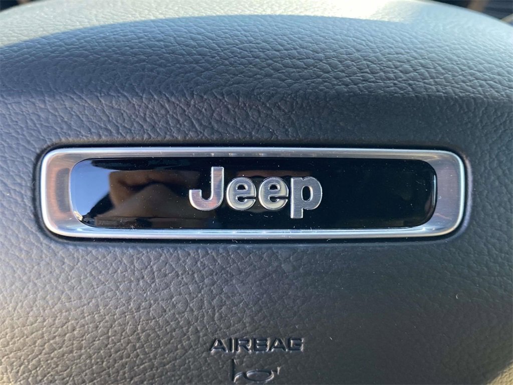 New 2025 Jeep Grand Cherokee L Laredo image 24