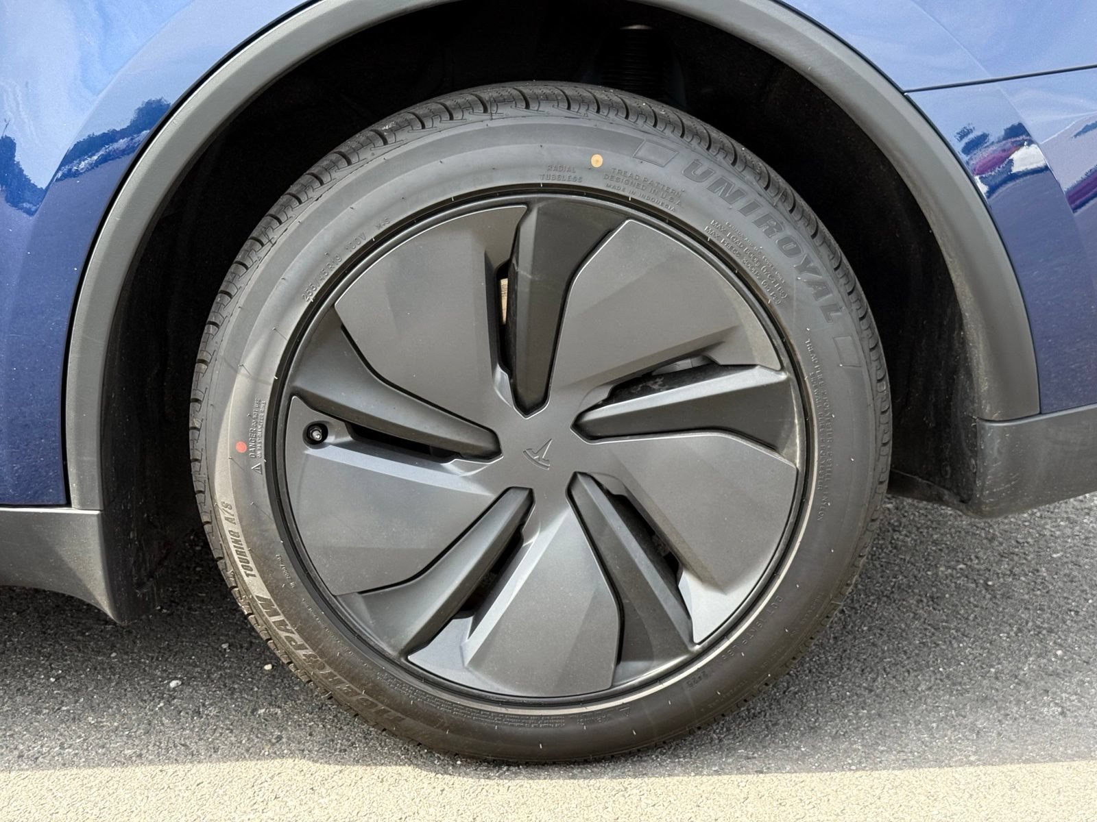 Used 2026 Tesla Model Y 2WD image 11