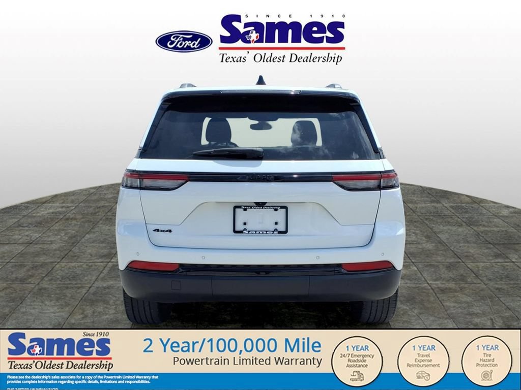 Used 2023 Jeep Grand Cherokee Altitude AWD/4WD image 4