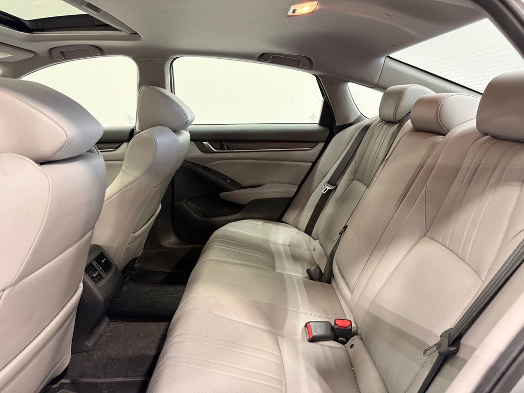 Used 2018 Honda Accord Touring image 11