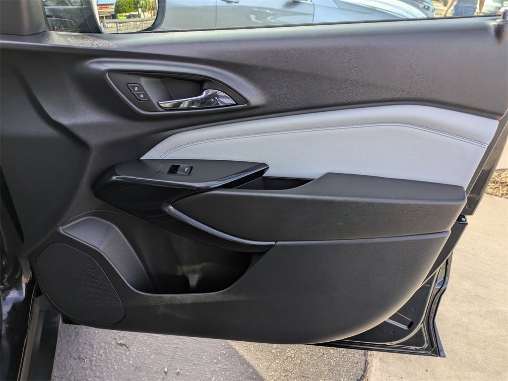 Used 2025 Chevrolet Trax LT w/ LT Convenience Package image 34