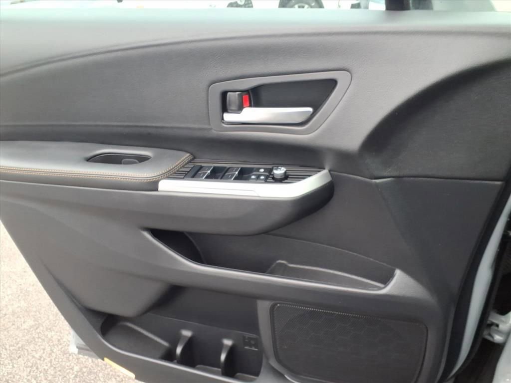 Certified 2025 Toyota Sienna XLE Woodland Edition image 8