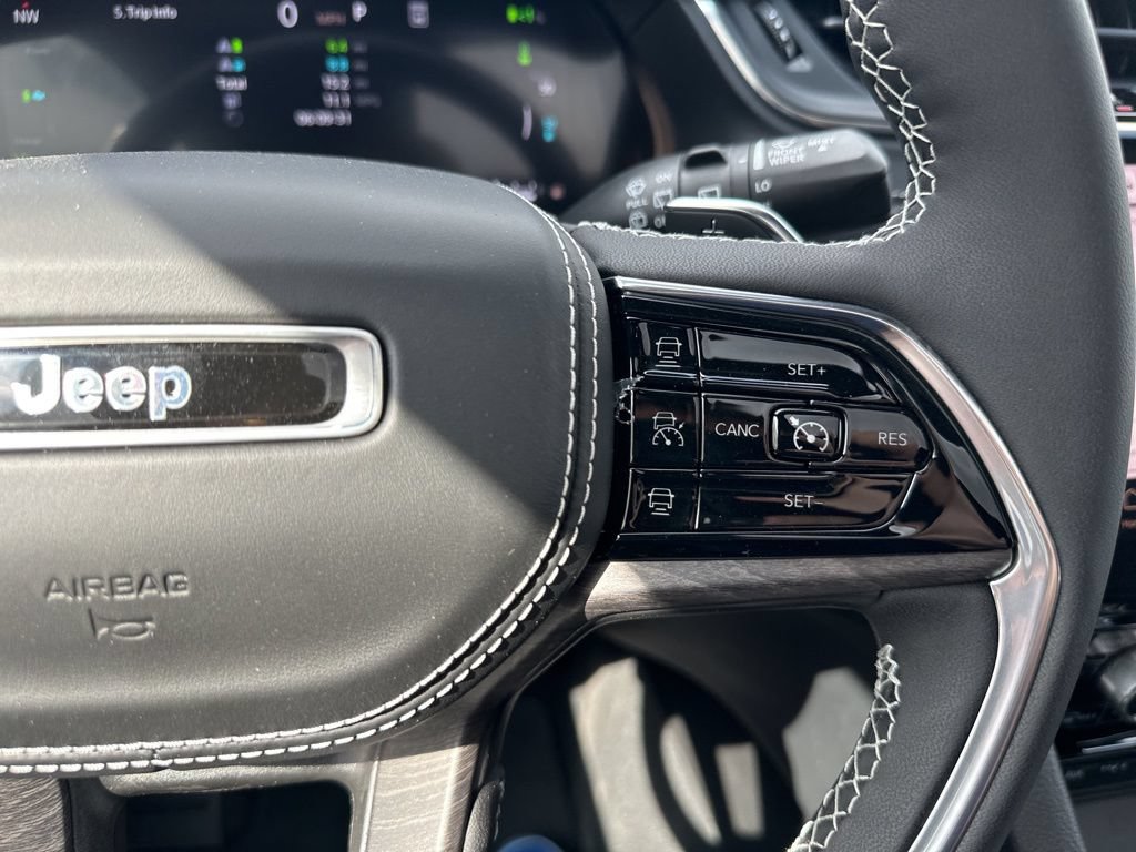 New 2024 Jeep Grand Cherokee Overland w/ Luxury Tech Group IV AWD/4WD image 28
