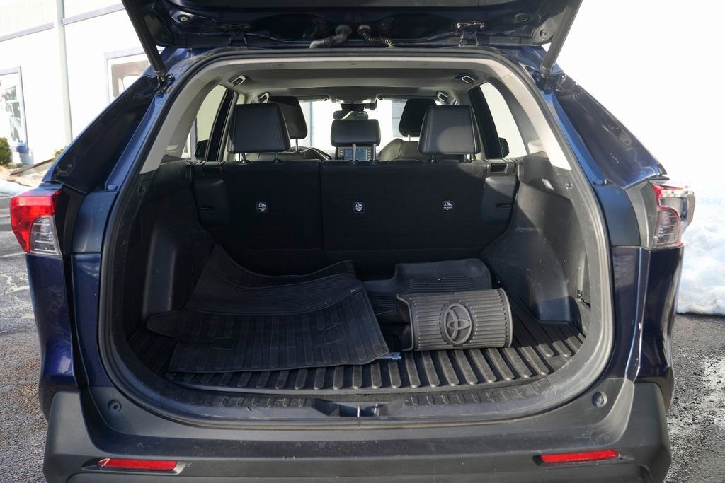 Used 2022 Toyota RAV4 XLE Premium image 15
