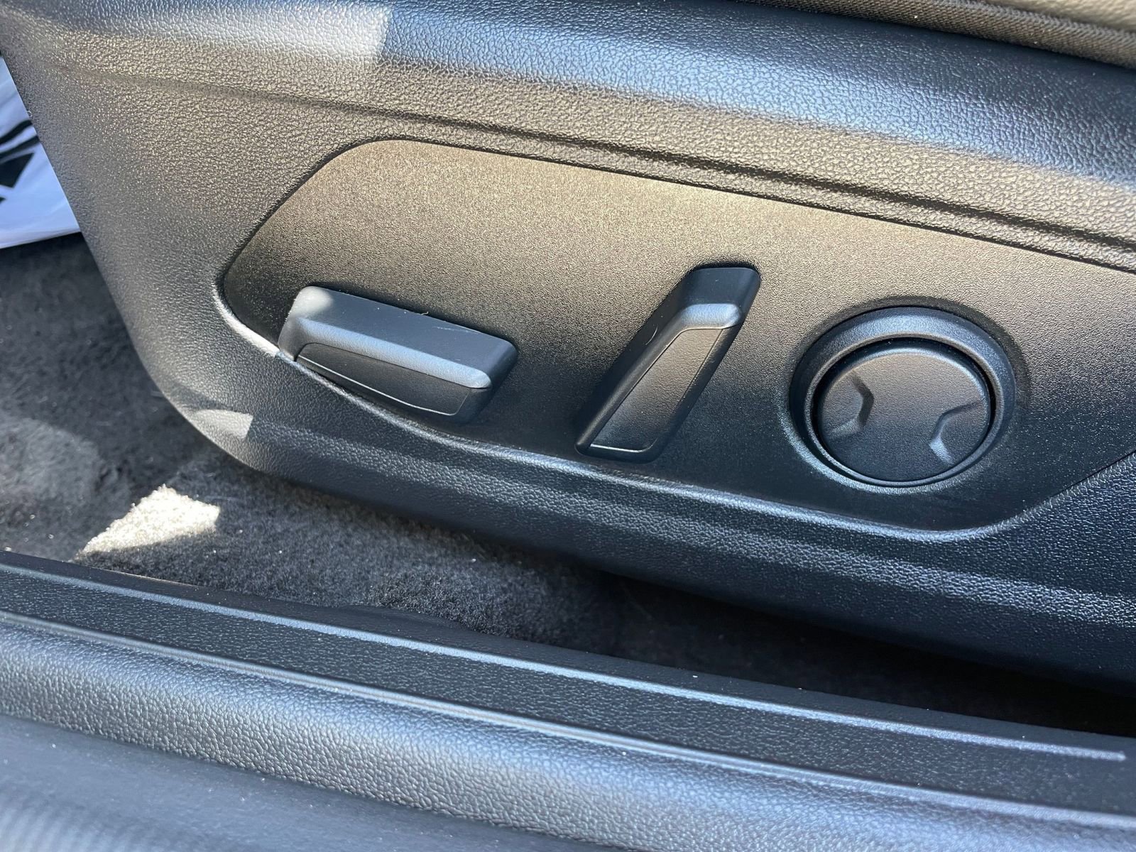 Used 2025 Hyundai Elantra Limited image 22