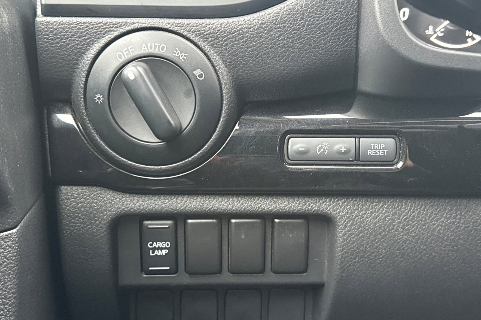 Used 2022 Nissan Titan SV w/ Accessory Utility Package image 28