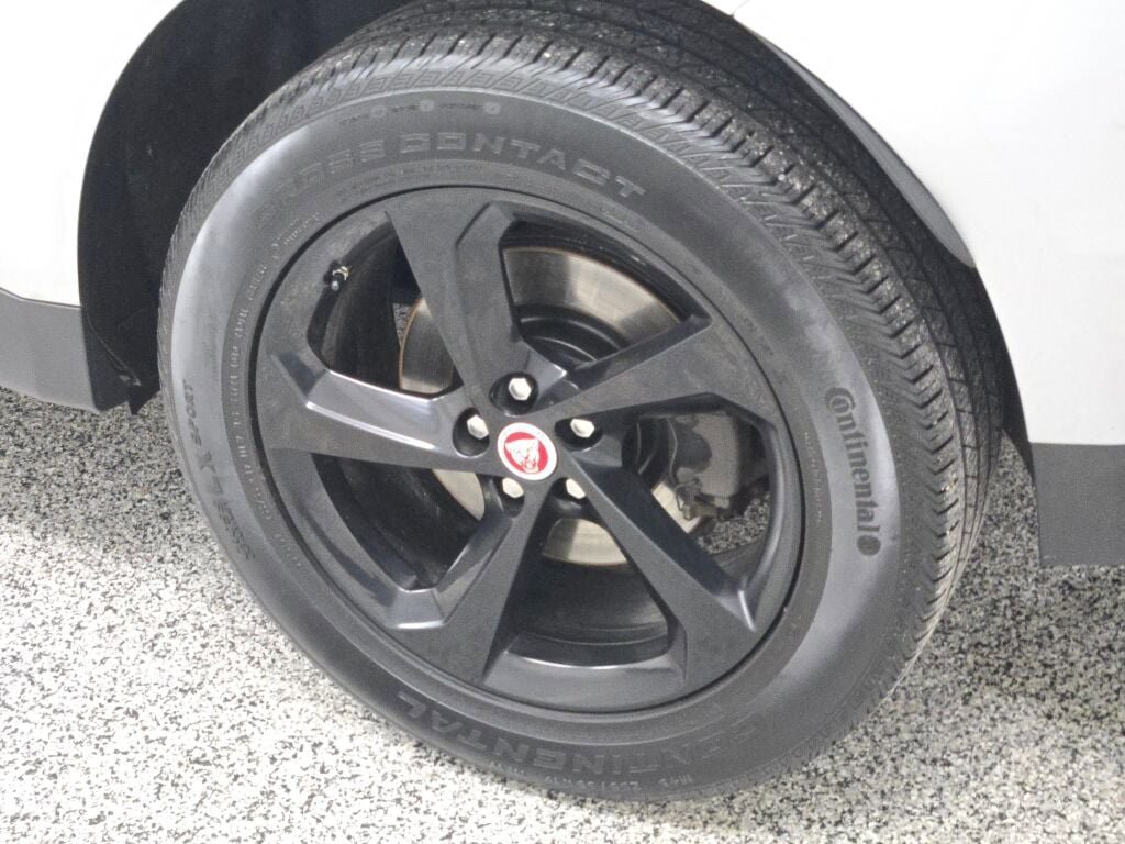 Used 2019 Jaguar F-PACE Premium image 17