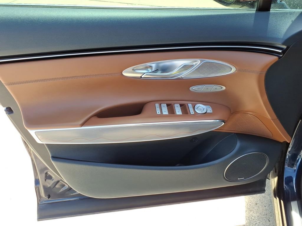 Used 2022 Genesis GV70 2.5T w/ Advanced Package image 17