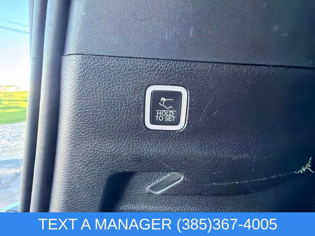 Used 2023 Jeep Wagoneer L Series II AWD/4WD image 15