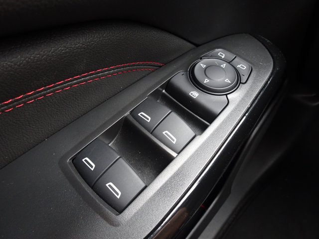Used 2025 Chevrolet Trax RS w/ Sunroof Package FWD image 24
