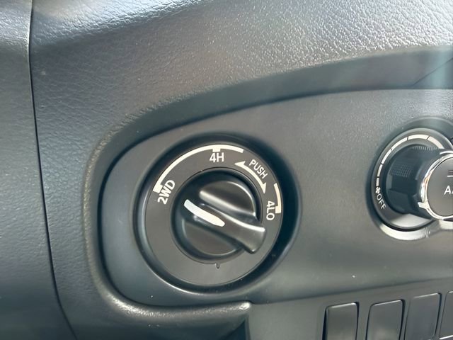 Used 2022 Nissan Frontier SV image 18