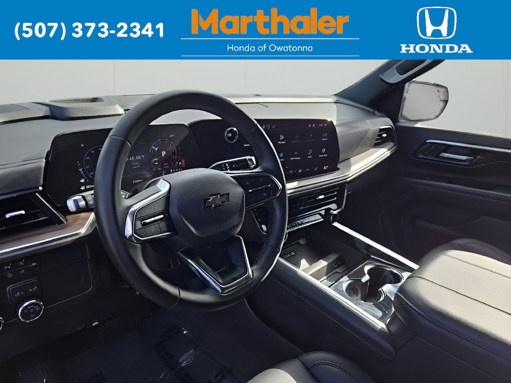 Used 2025 Chevrolet Suburban Z71 AWD/4WD image 11