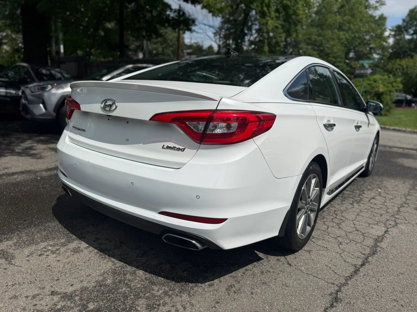 Used 2016 Hyundai Sonata Limited w/ Option Group 05 FWD image 4