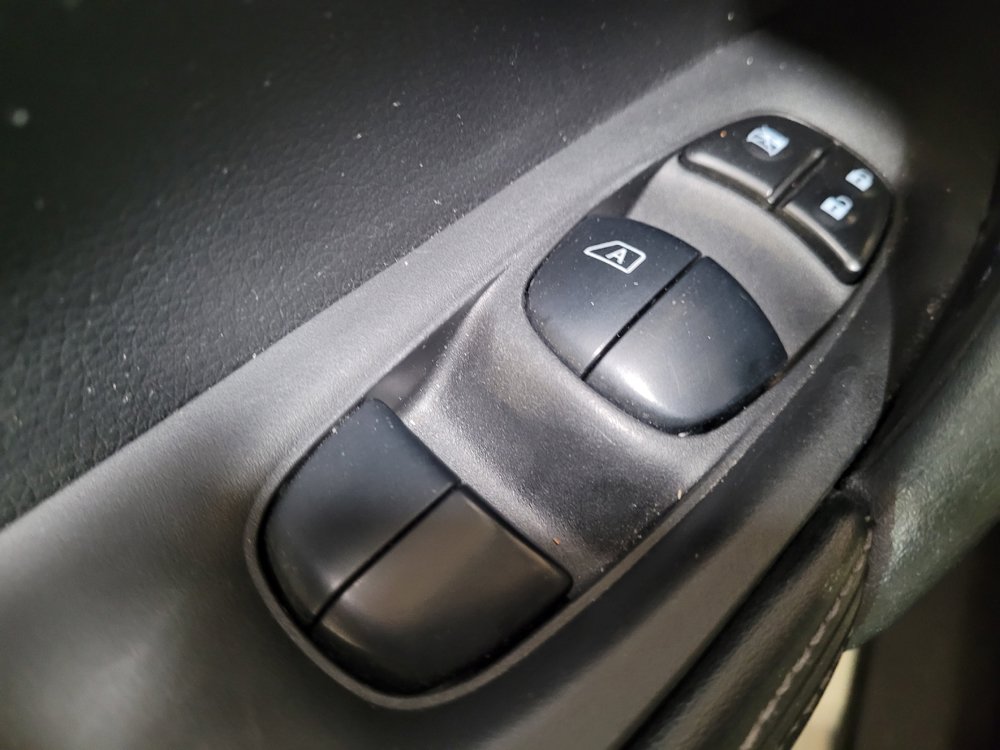 Used 2020 Nissan Rogue SV FWD image 27