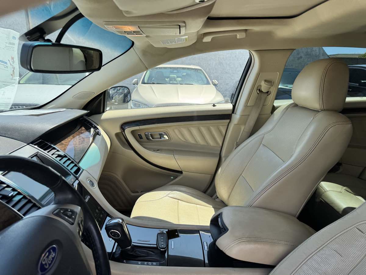 Used 2013 Ford Taurus Limited FWD image 32