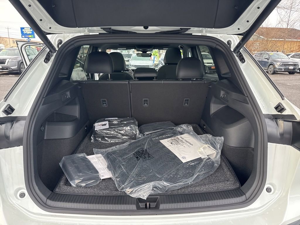 New 2026 Volkswagen Tiguan SE R-Line AWD/4WD image 16