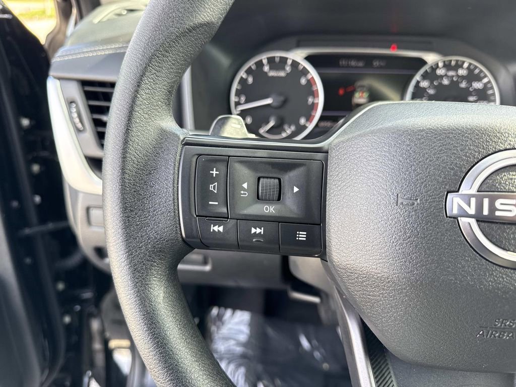 Used 2025 Nissan Rogue S image 31