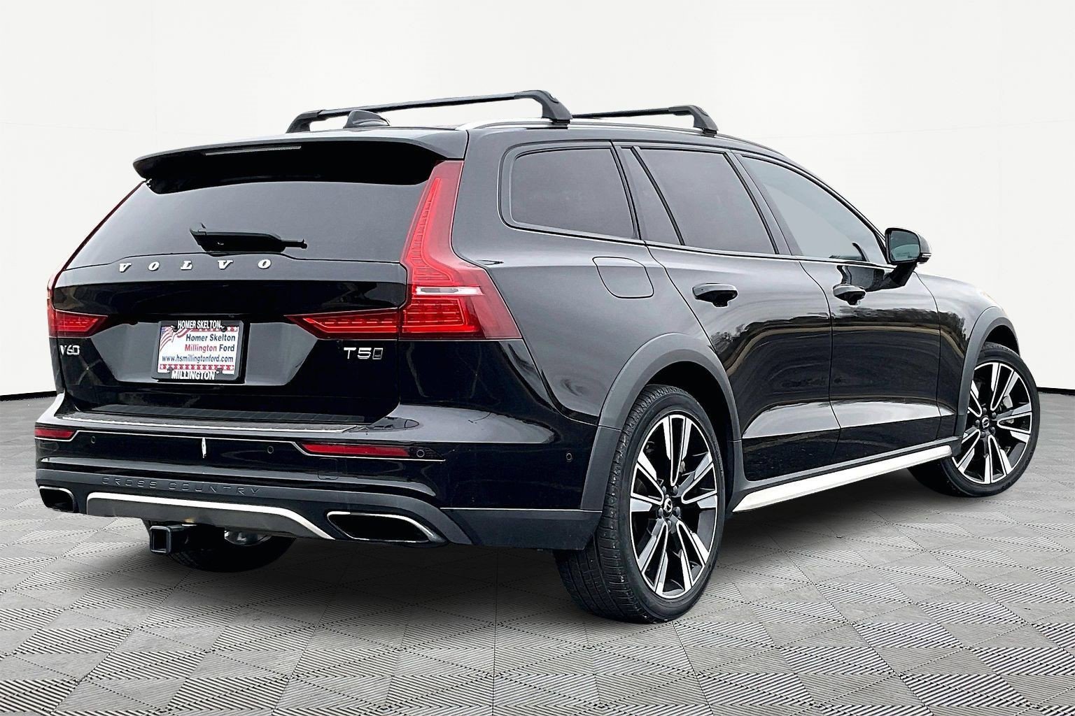 Used 2020 Volvo V60 T5 Cross Country w/ Protection Package Premier image 11