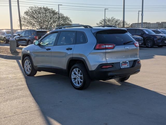 Used 2017 Jeep Cherokee Sport image 8