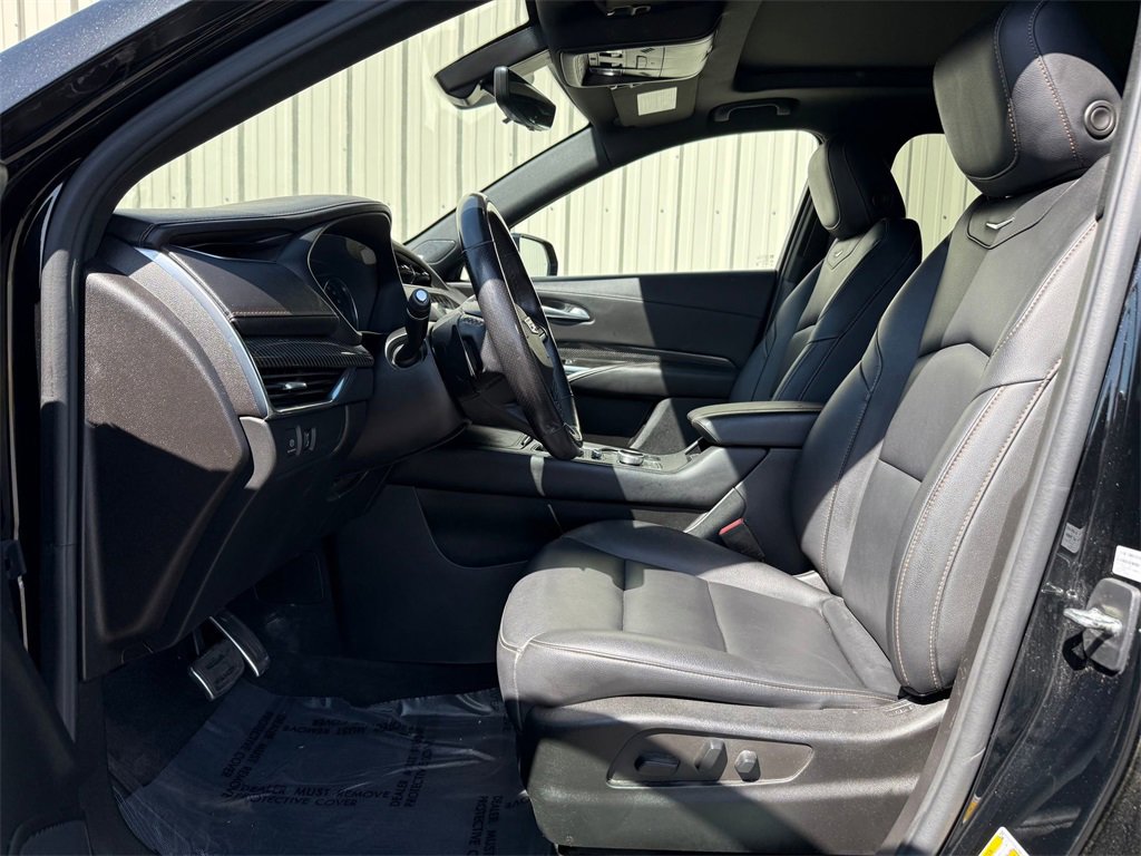 Used 2022 Cadillac XT4 Sport w/ Enhanced Visibility Package image 15