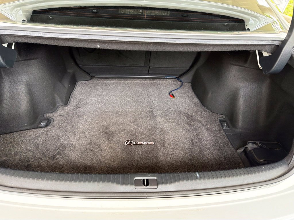Used 2016 Lexus IS 200t w/ F Sport Package RWD image 36