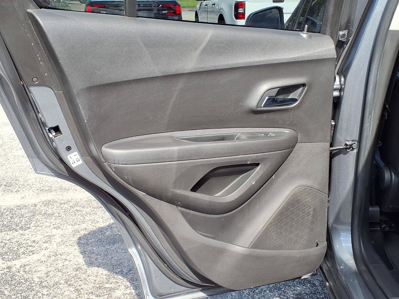 Used 2019 Chevrolet Trax LT w/ LT Convenience Package FWD image 15