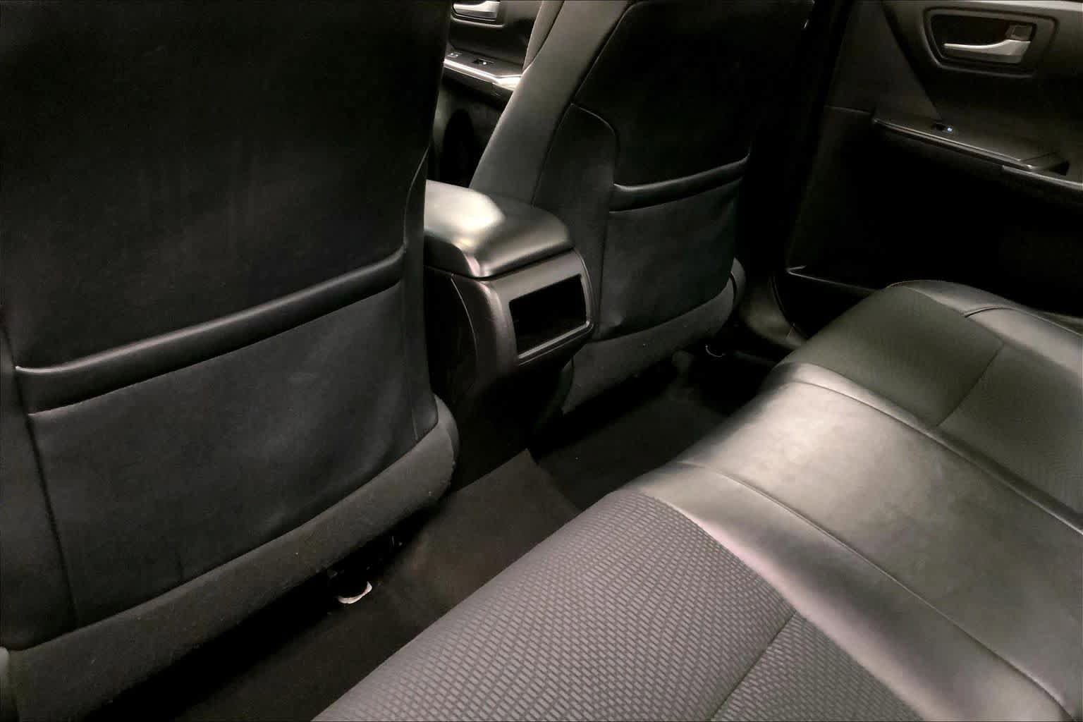 Used 2017 Toyota Camry SE w/ Moonroof Package image 36