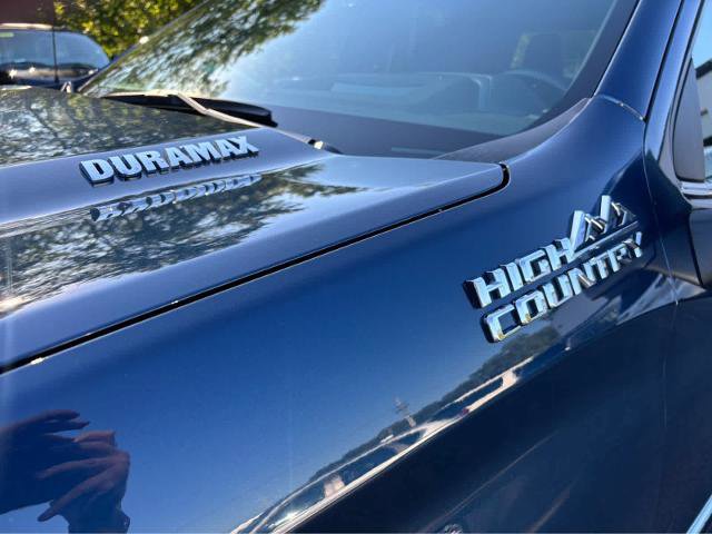 Used 2023 Chevrolet Silverado 1500 High Country w/ Technology Package image 10