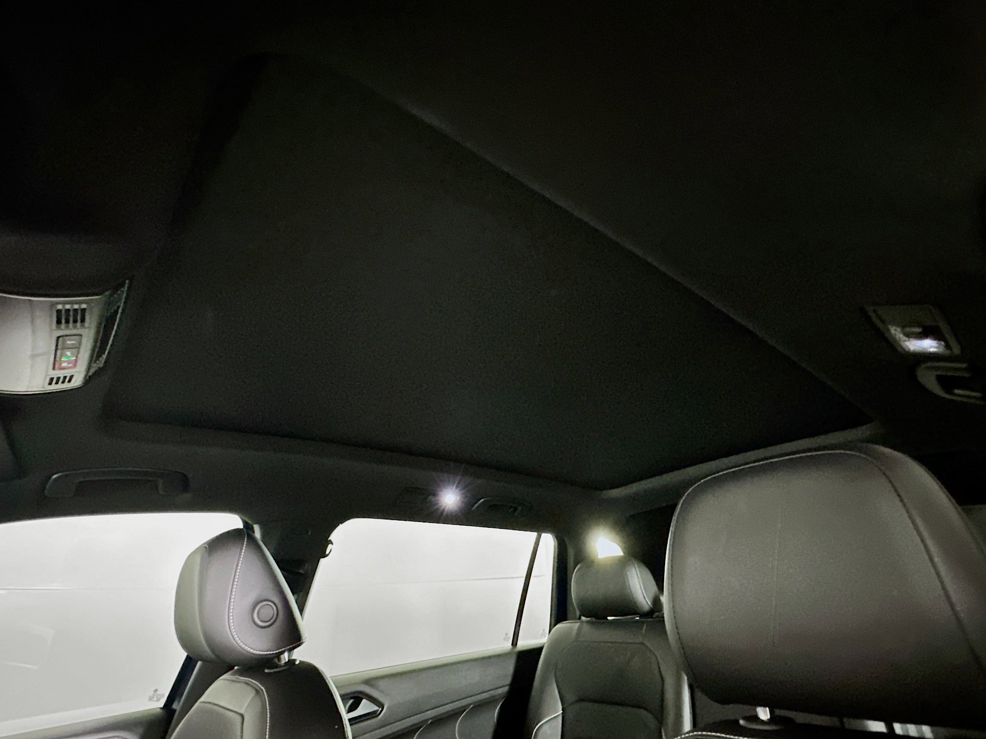 Used 2022 Volkswagen Tiguan SEL R-Line image 26