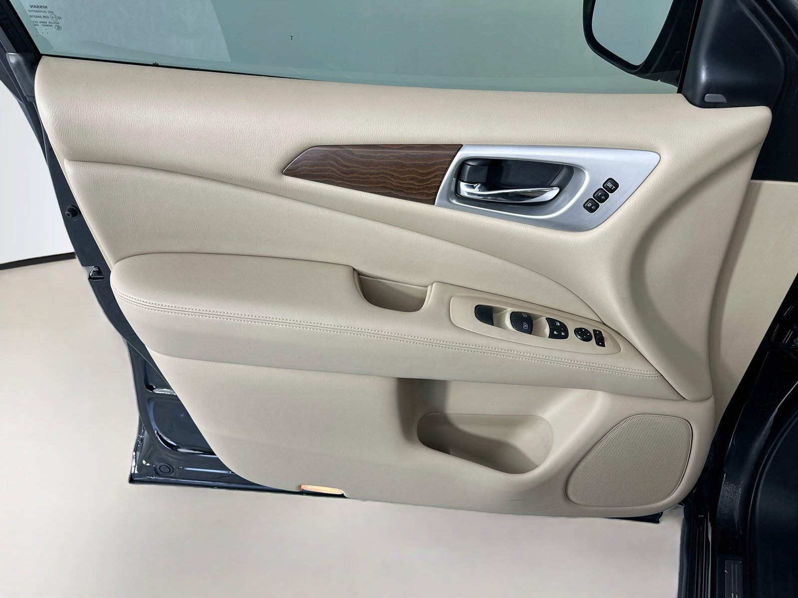 Used 2020 Nissan Pathfinder Platinum AWD/4WD image 27