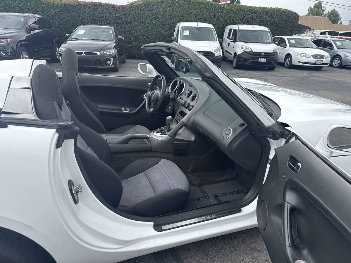 Used 2009 Pontiac Solstice GXP RWD image 10