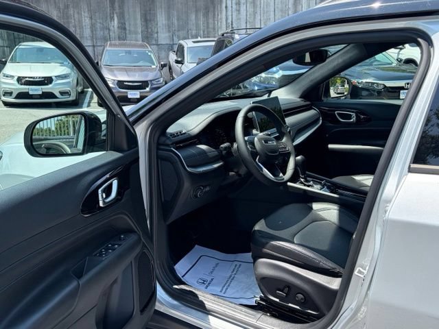 Used 2026 Jeep Compass Limited AWD/4WD image 13