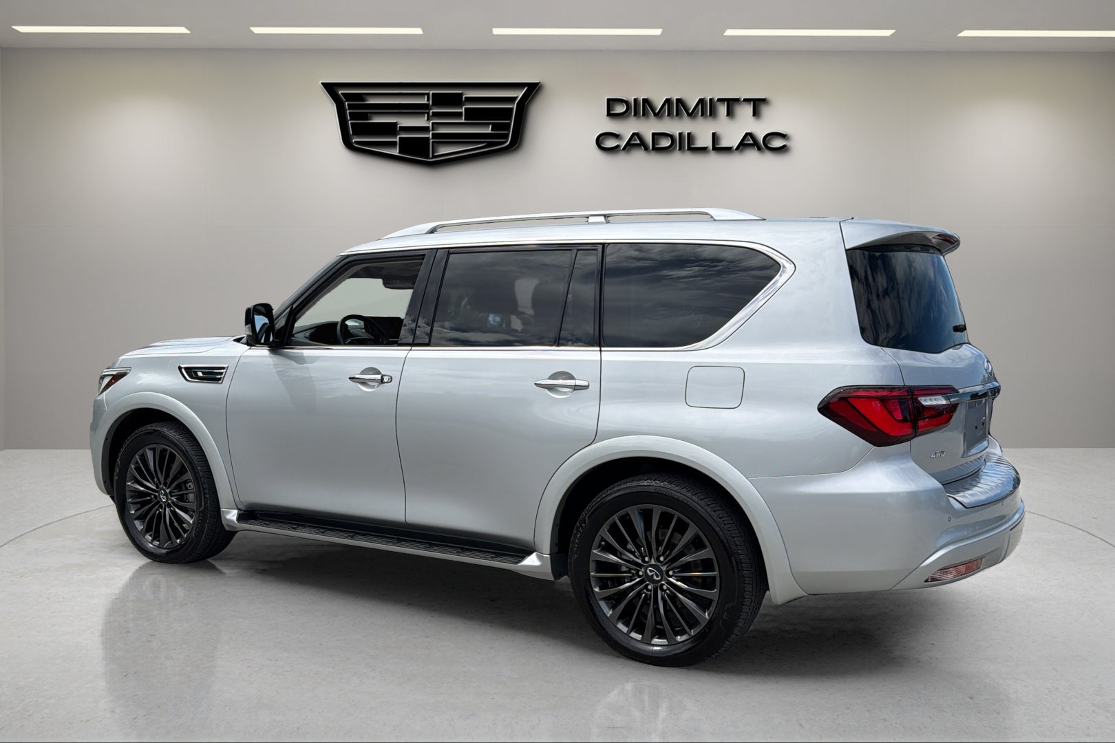 Used 2023 INFINITI QX80 Premium Select w/ Cargo Package AWD/4WD image 3