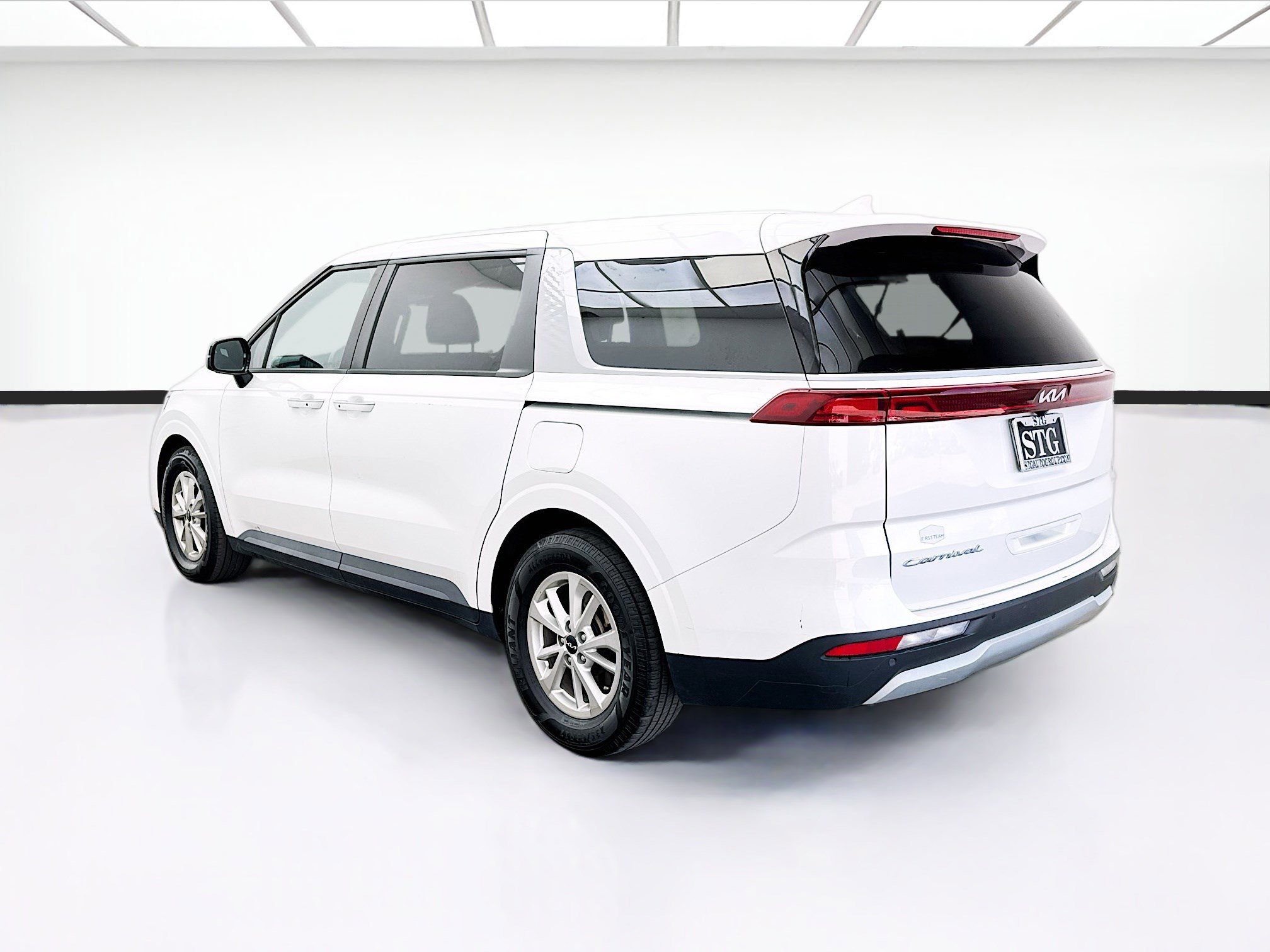 Used 2022 Kia Carnival LX FWD image 6