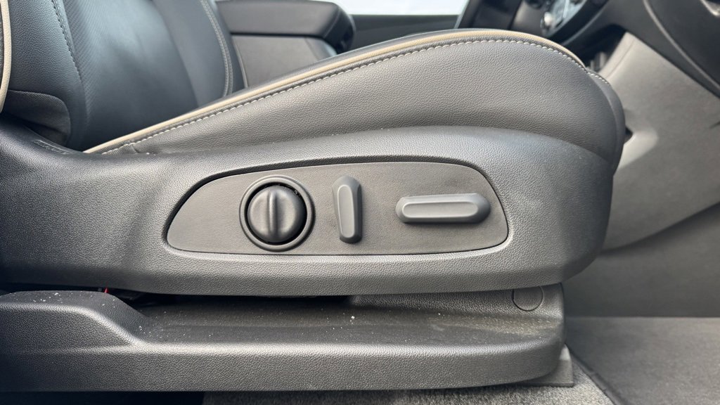 Used 2023 Chevrolet Traverse Premier image 20