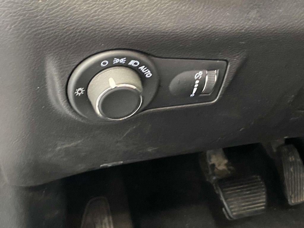 Used 2024 Jeep Compass Sport image 19