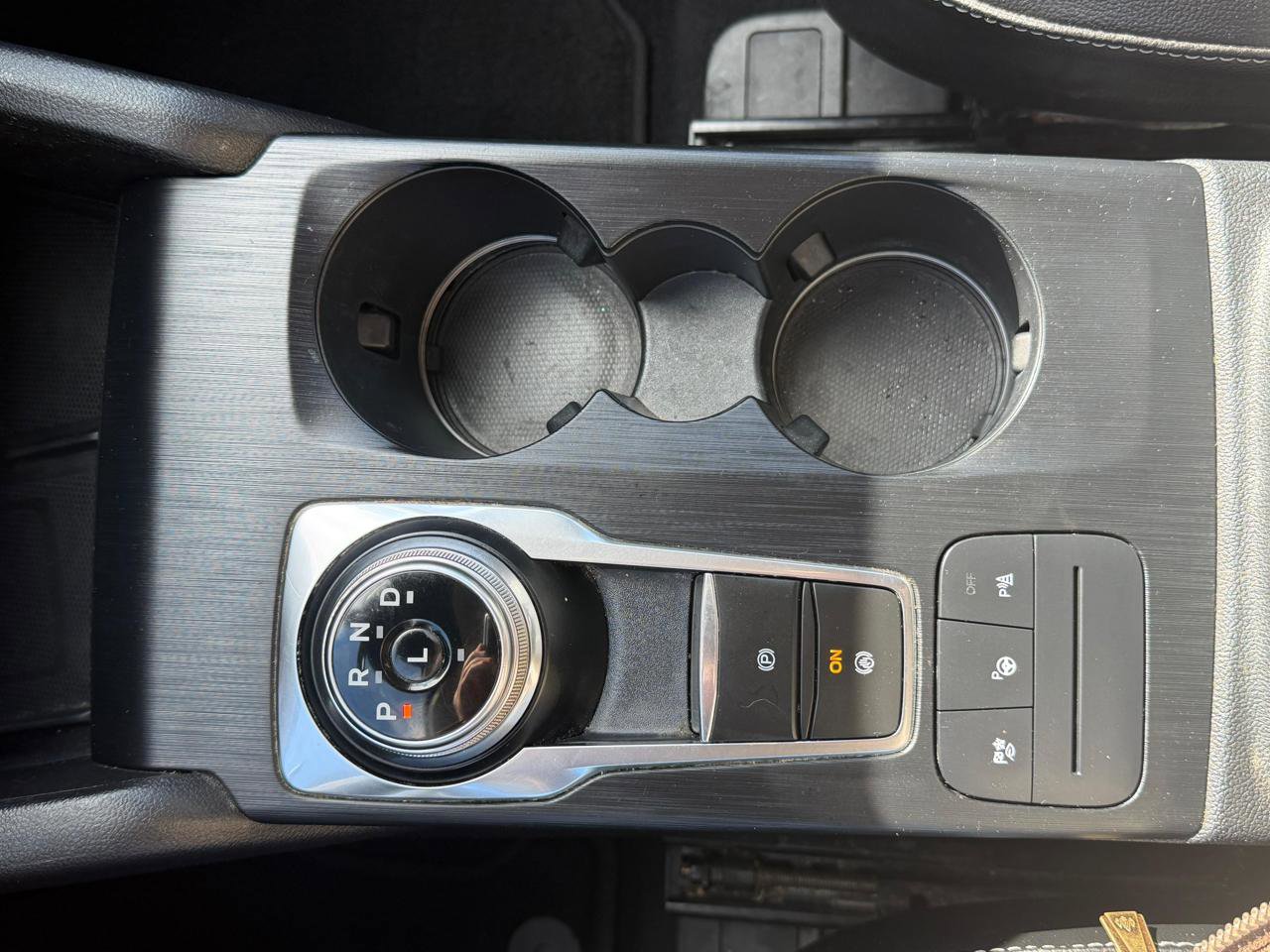 Used 2020 Ford Escape Titanium image 17