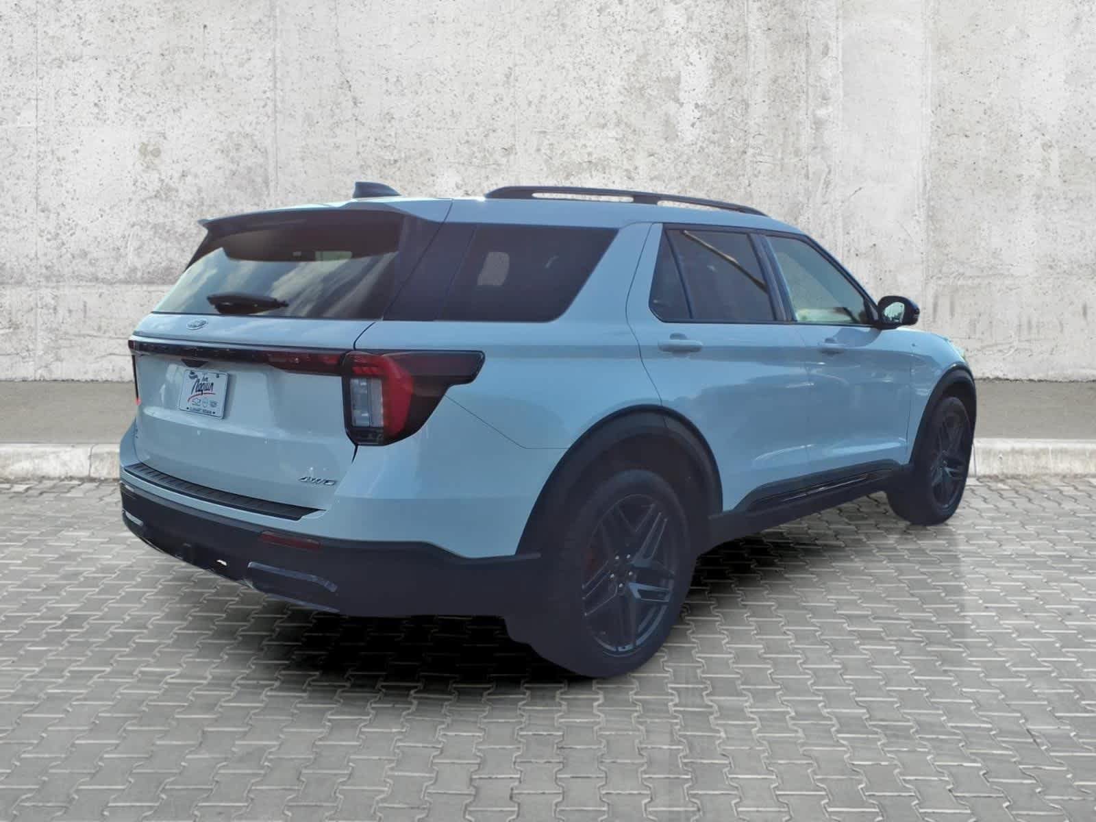 Used 2025 Ford Explorer ST-Line w/ ST-Line Street Pack AWD/4WD image 12