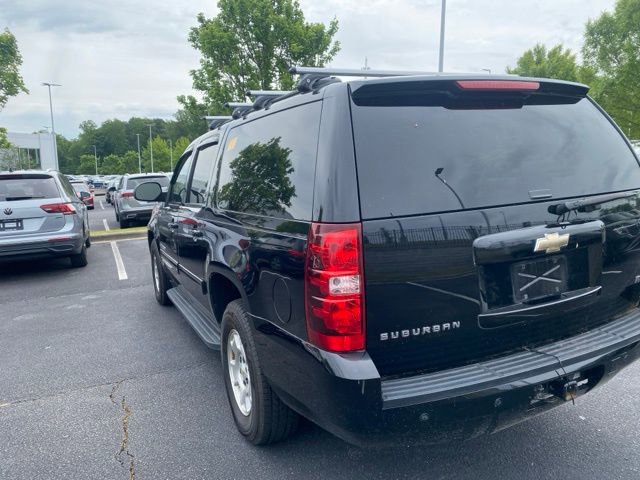Used 2011 Chevrolet Suburban LT RWD image 3