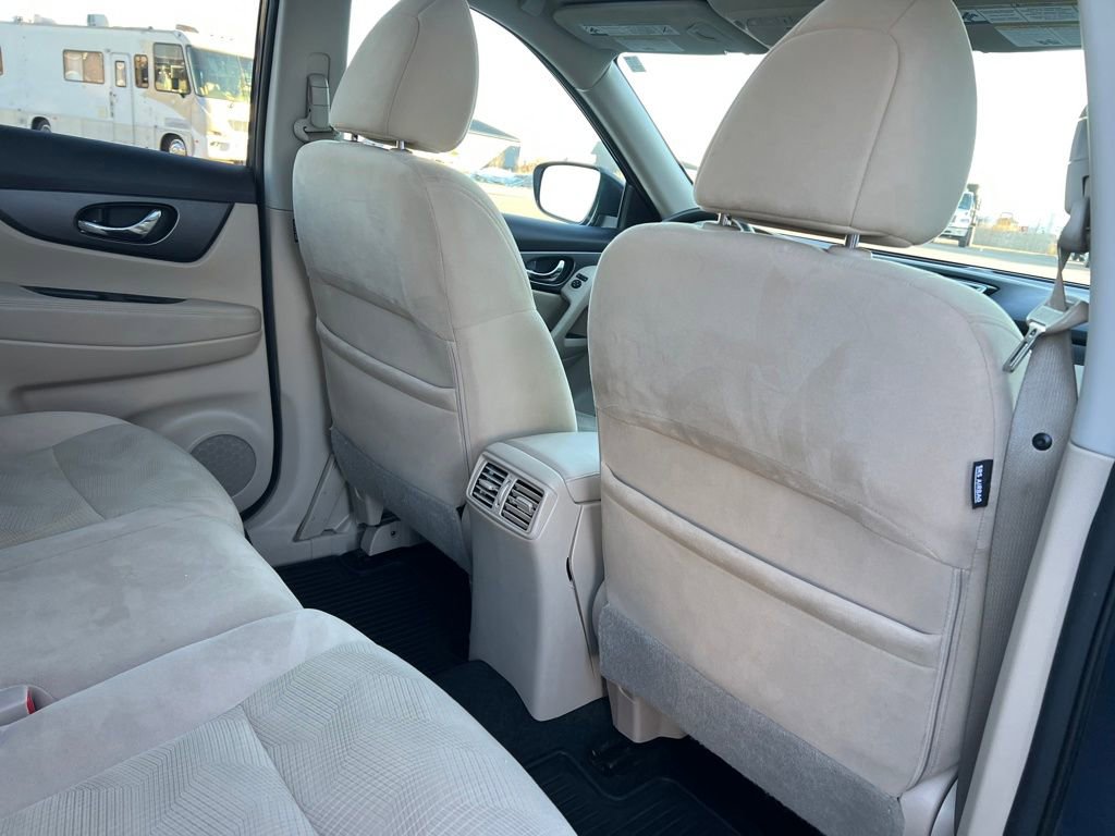 Used 2016 Nissan Rogue SV w/ SV Moonroof Package image 34