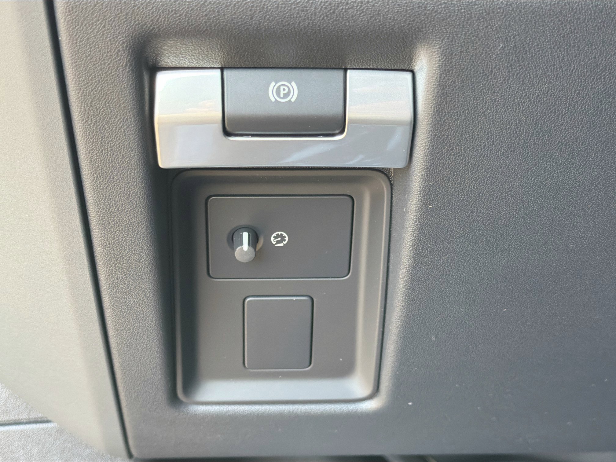 New 2026 Land Rover Defender 110 S image 35