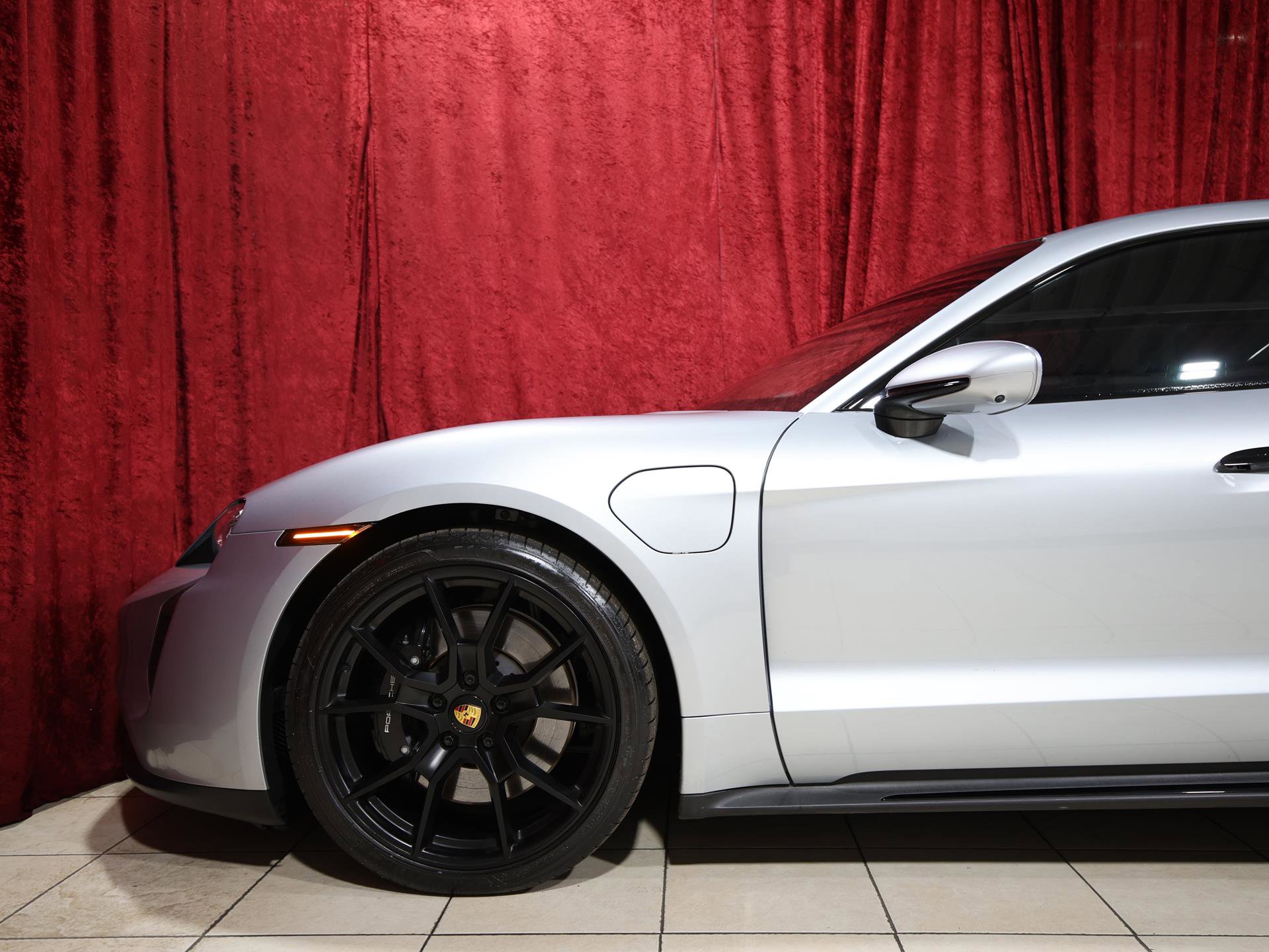 Used 2023 Porsche Taycan GTS image 5