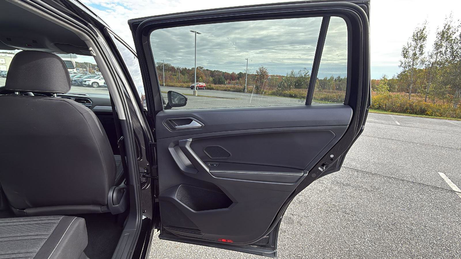 Used 2022 Volkswagen Tiguan S image 18