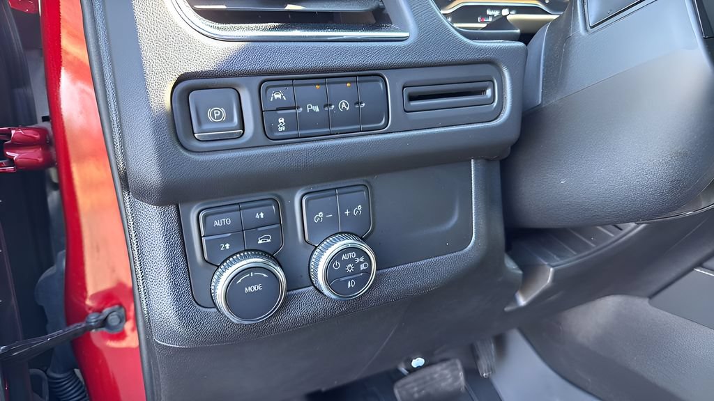 Used 2024 GMC Yukon SLT AWD/4WD image 30