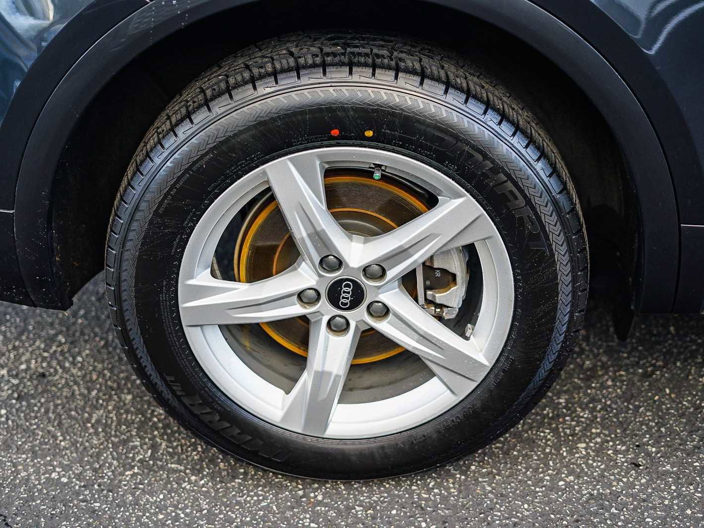 Used 2023 Audi Q5 Premium w/ Convenience Package image 10