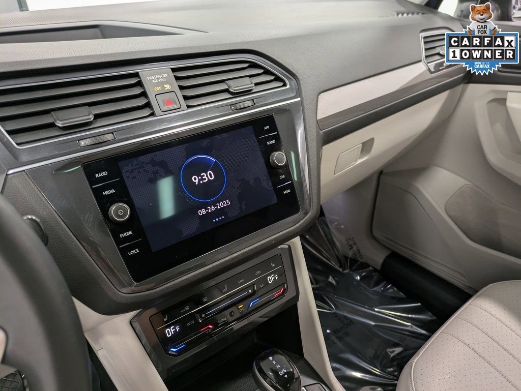Used 2022 Volkswagen Tiguan SE w/ Panoramic Sunroof Package image 13