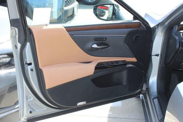 Certified 2025 Lexus ES 300h w/ Premium Package FWD image 11