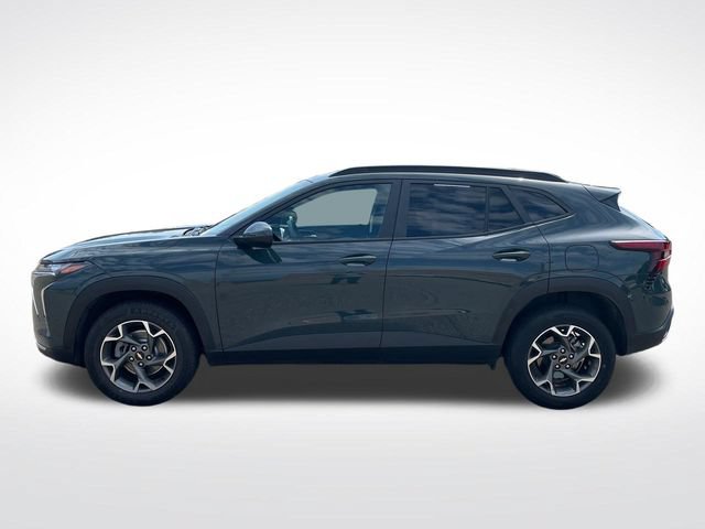 Used 2025 Chevrolet Trax LT FWD image 2
