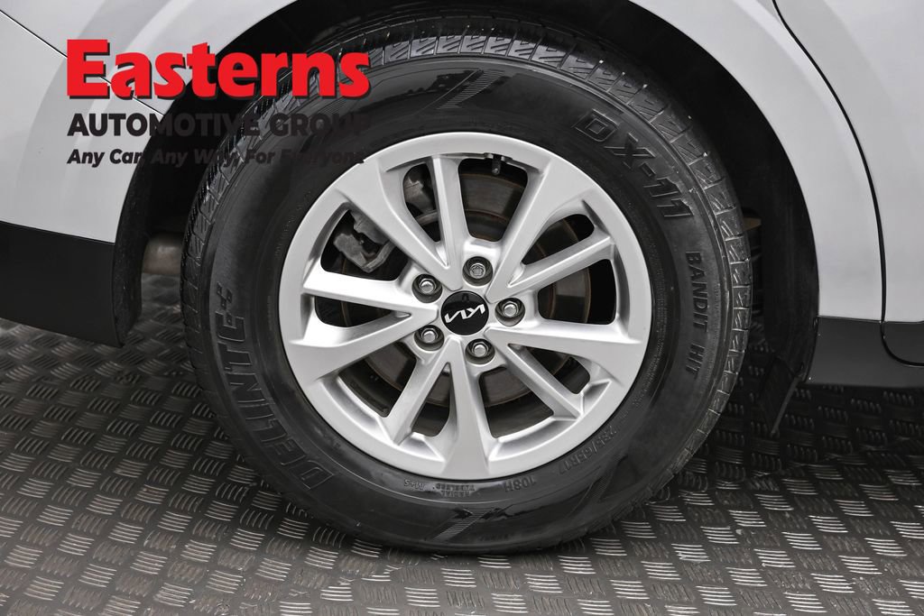 Used 2022 Kia Carnival LX image 8