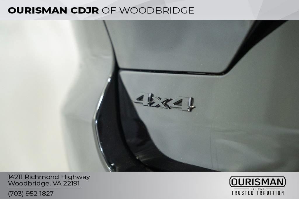 Certified 2023 Jeep Grand Cherokee Limited w/ Black Appearance Package AWD/4WD image 9